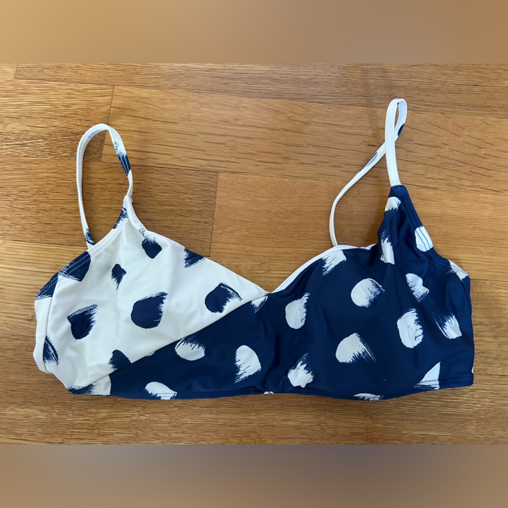 Summersalt Marina Bikini Top. Navy and white. Size 6. Excellent condition!